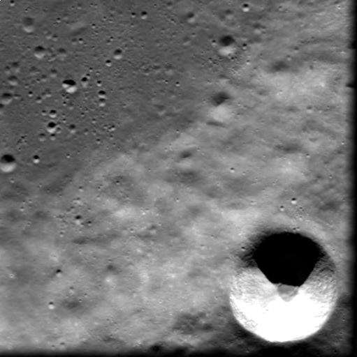 Le jeune cratère lunaire "Cuvier C" vu par SMART 1 Le jeune cratère lunaire "Cuvier C" vu par SMART 1