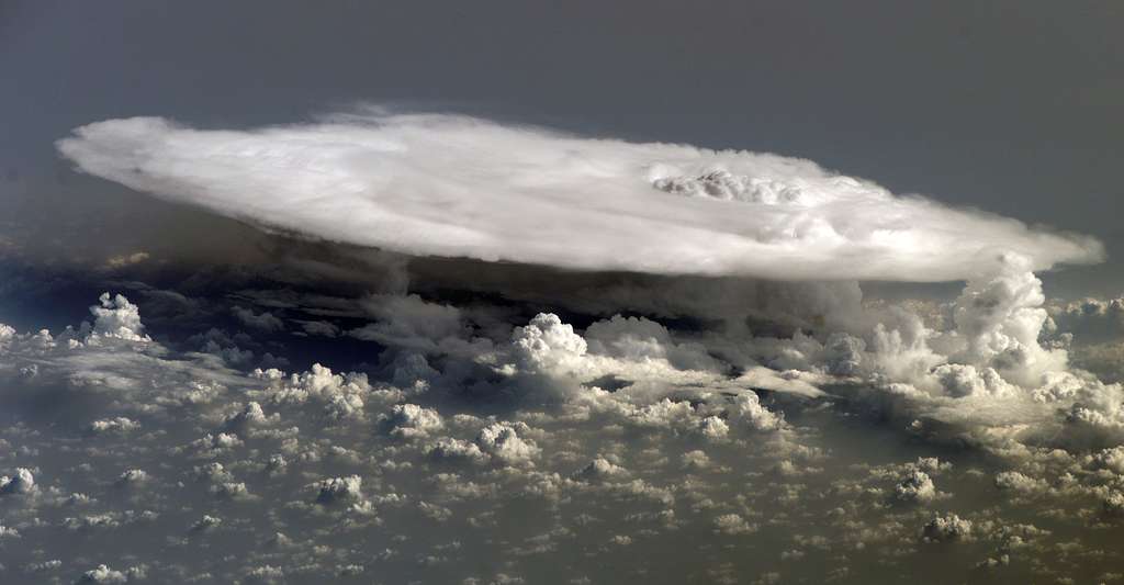 Ce cumulonimbus est un phénomène très fréquent sous les latitudes tropicales. © Nasa, DP
