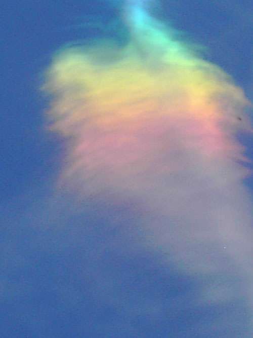 Nuage irisé très coloré Nuage irisé très coloré