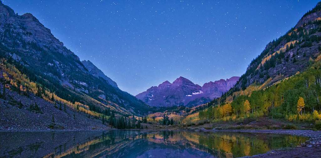 Le lac Maroon et ses couleurs surnaturelles Le lac Maroon et ses couleurs surnaturelles