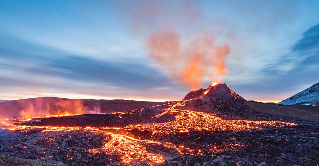 Les volcans sont l'un des signes en surface de l'évacuation de la chaleur interne de la Terre. © Mateusz, Adobe Stock
