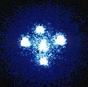 La Croix d’Einstein, vue par le télescope spatial Hubble. Crédit Esa