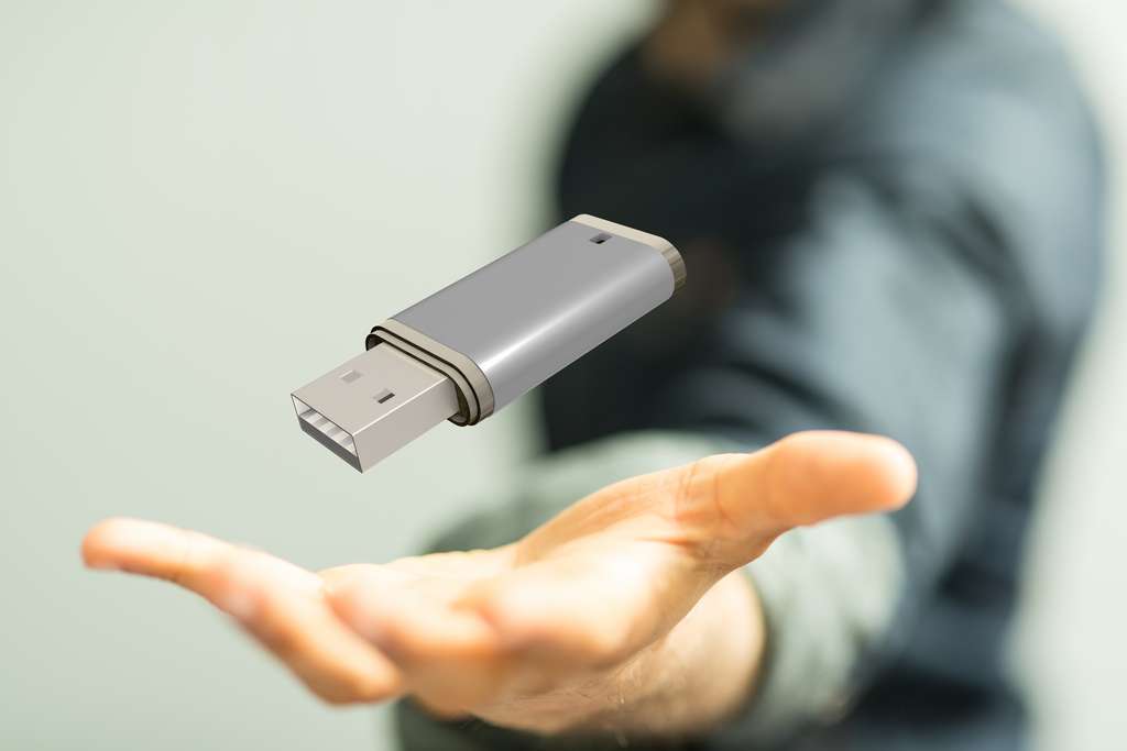 Une clé USB est un support de stockage amovible. © vegefox.com, Adobe Stock
