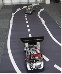 Des Robocar 1/10 Lite & Kinect sur la piste d'essais. © ZMP