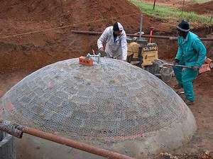 Construction d’un réacteur à biogaz au Lesotho. © Mantopi Lebofa / TED / Sustainable sanitation CC by-nc-nd 2.0
