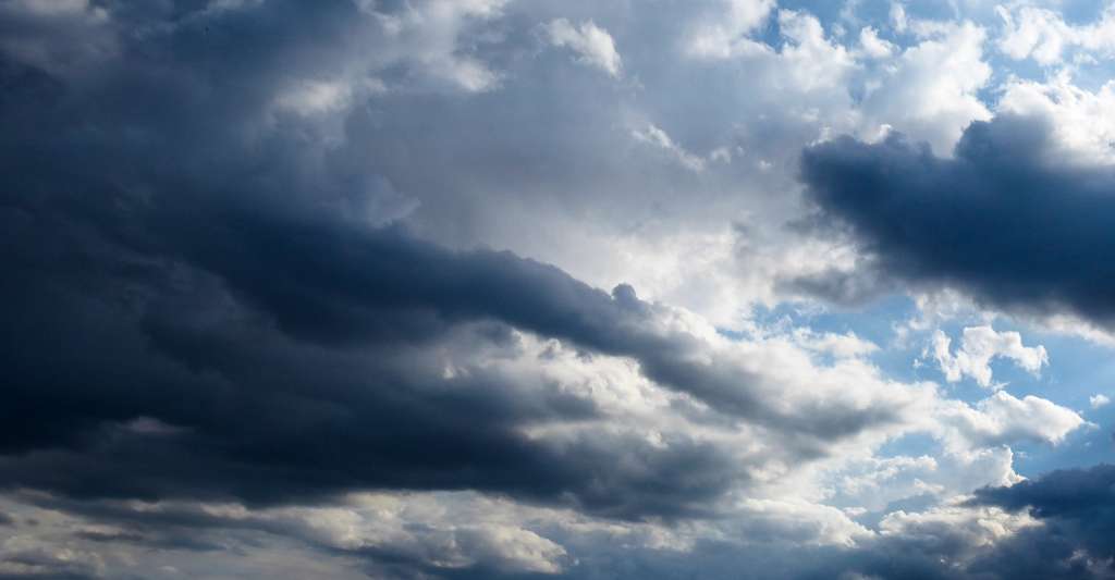 Pourquoi Les Nuages Sont Ils Blancs Ou Presentent Des Nuances De Gris