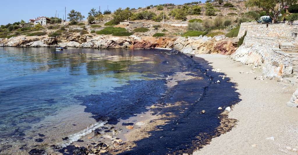 El condensat que ha escapat de Sanchi correspon a un producte de petroli lleuger que no s'acumula en estovalles de petroli pesat visibles de tots. I qui, com aquí, acaben caient a les platges. Per això, el terme de marea de petroli no és la més adequada en aquest cas. © 008melisa, Fotolia