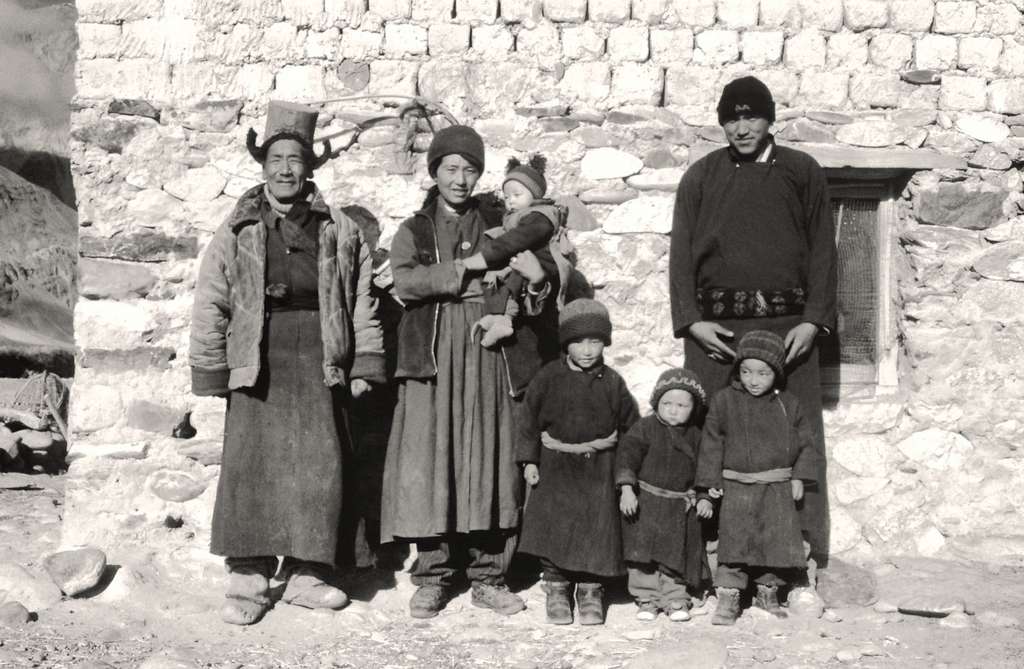 Dans la tradition du Zanskar : le mélange des générations Dans la tradition du Zanskar : le mélange des générations