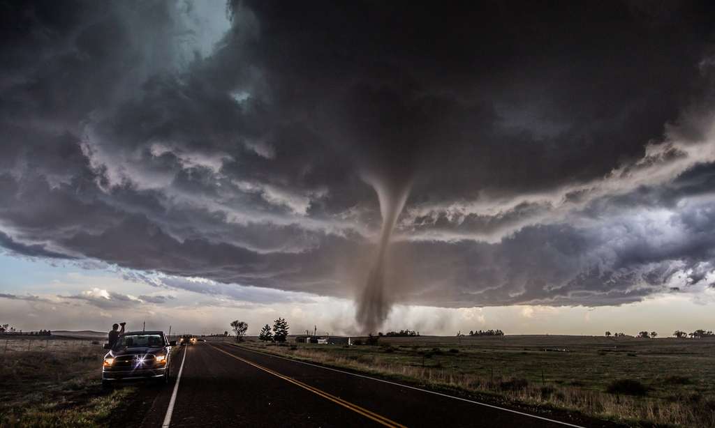Une lente tornade dans le Colorado, aux États-Unis, fait son show. © Tim Moxon, Royal Photographic Society