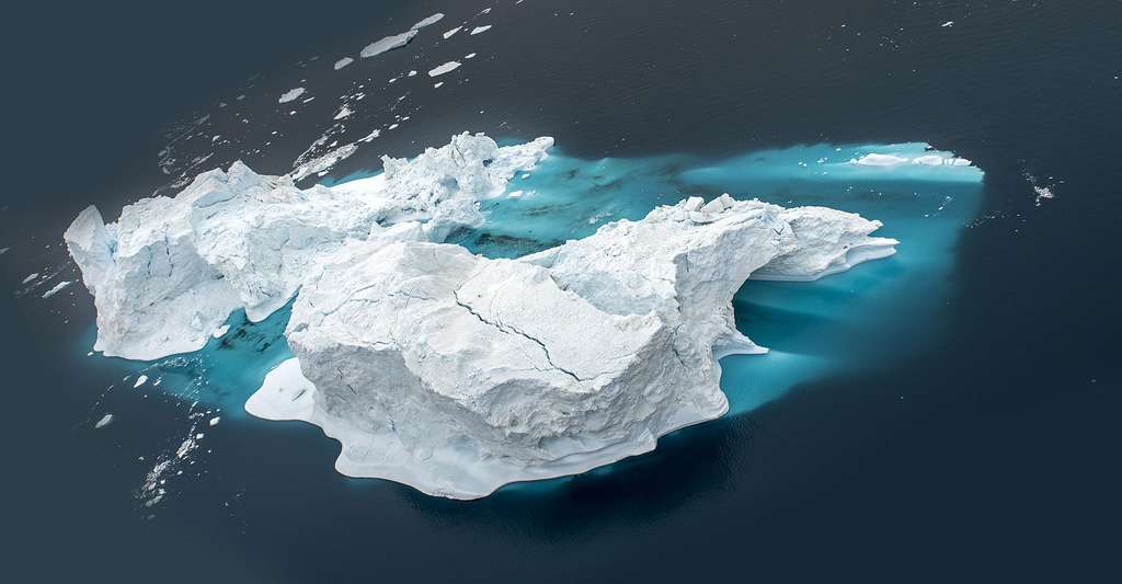 Où en est la recherche scientifique sur les glaces ? Ici, iceberg à la dérive. © Nesrin Ozdemir, Shutterstock