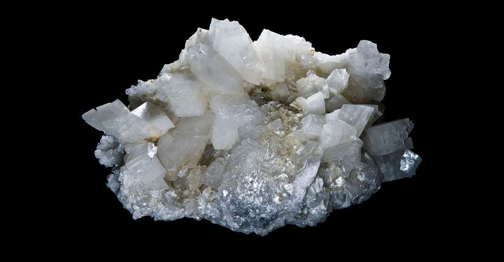 Talc sous forme de cristaux. © Didier Descouens, Wikimedia commons, CC by-sa 4.0