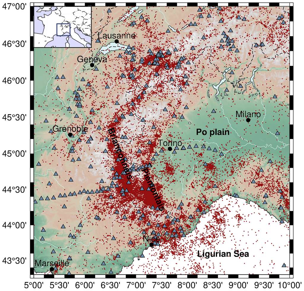 Carte de la sismicité des Alpes occidentales, illustrant la localisation des arcs sismiques briançonnais et piémontais. © Mathey et al., 2021, Solid Earth, CC by-sa 4.0