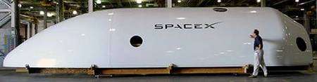 Partie de coiffe du futur lanceur Falcon 9. Crédit SpaceX Partie de coiffe du futur lanceur Falcon 9. Crédit SpaceX