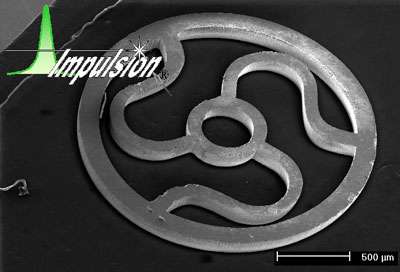 Exemple de découpe dans un métal (observation au microscope électronique).