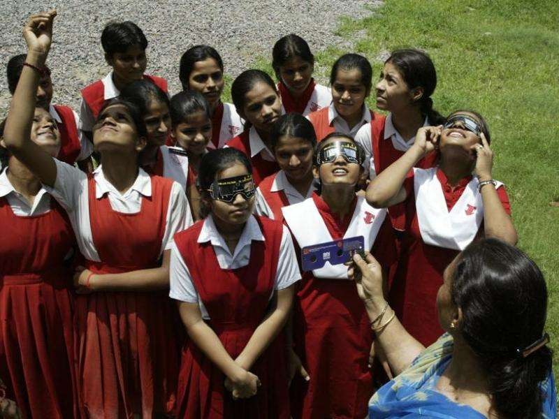 Des lunettes d'éclipse pour se protéger Des lunettes d'éclipse pour se protéger