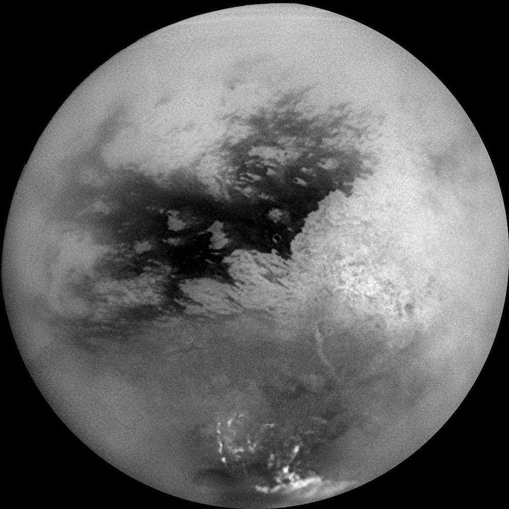 Premier survol de Titan par la sonde Cassini Premier survol de Titan par la sonde Cassini