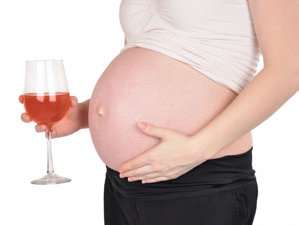 Durant la grossesse : zéro alcool et zéro cigarette. © Miss media/Fotolia