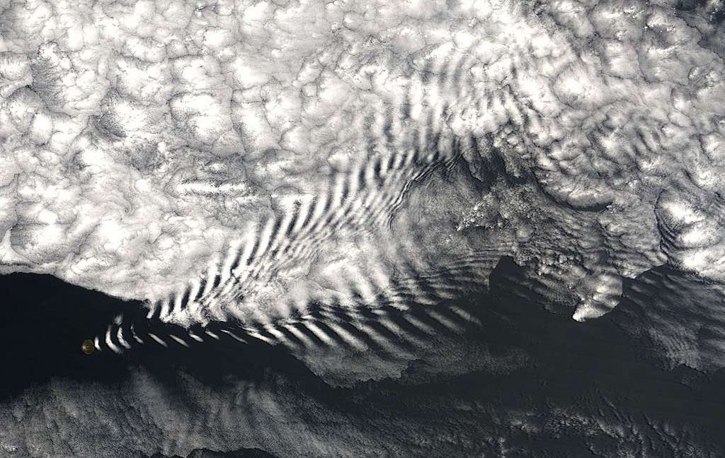 Motifs nuageux formés par des ondes de gravité. © Nasa, Wikimedia Commons, domaine public