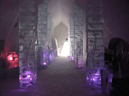 Réception gelée d'un ice hotel, au Québec Réception gelée d'un ice hotel, au Québec