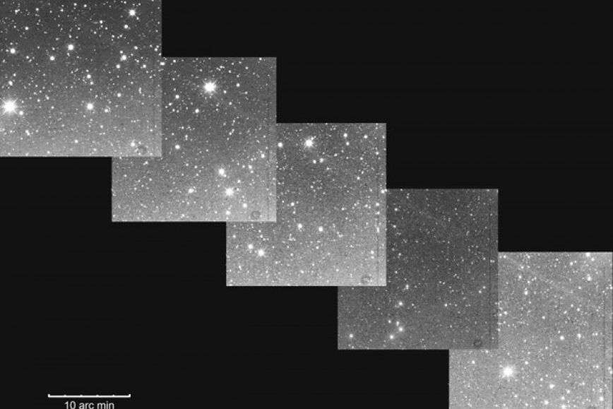 La traînée de poussière laissée par l’explosion de la comète 17P/Holmes est déjà apparue dans le ciel en 2015, avec une faible luminosité. © Arto Oksanen, Institut de recherche géospatiale finlandais