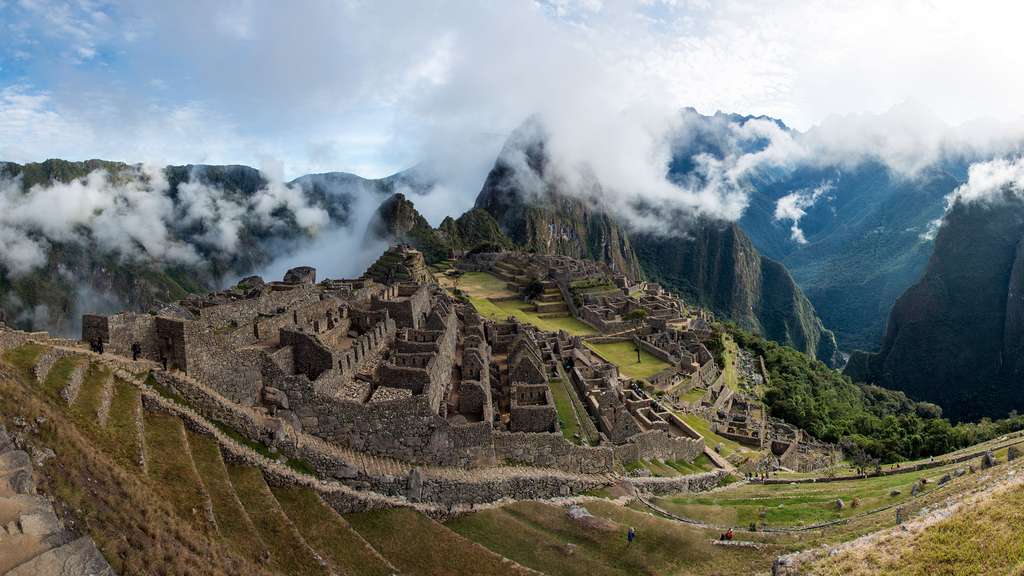 Le Machu Picchu, cité sacrée des Incas Le Machu Picchu, cité sacrée des Incas
