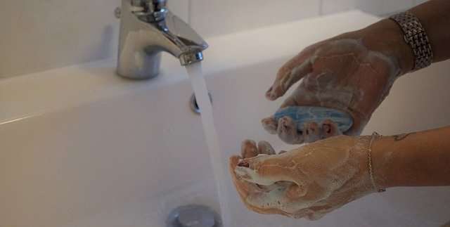 Lavez-vous soigneusement les mains plusieurs fois par jour. © Mylène2401, Pixabay, DP