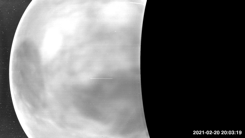 Les images du survol de la face nocturne de Vénus en février 2021 dans cette petite vidéo. © Nasa, APL, NRL