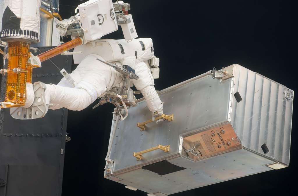Opérations de récupération au milieu de l’espace Opérations de récupération au milieu de l’espace