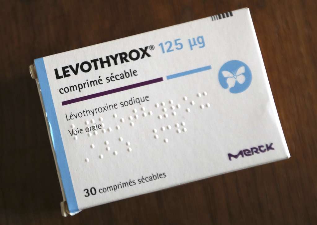 Une nouvelle importation de Levothyrox (plus précisément de l'ancienne formule, qui porte en fait le nom d'Euthyrox, contrairement à la boîte sur la photo) est prévue très prochainement en France pour que le pays puisse tenir jusqu'à mars. © Jacques Demarthon, AFP