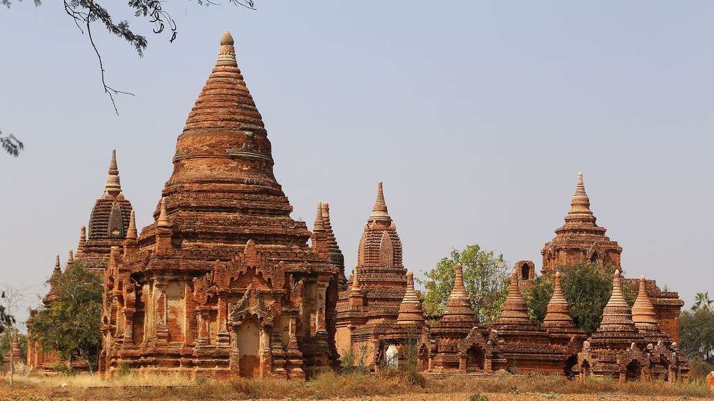Pagode près du temple de Htilominlo Pagode près du temple de Htilominlo