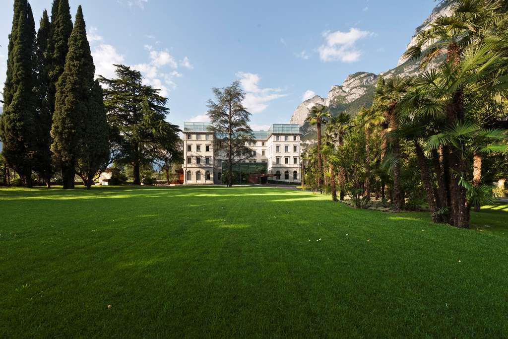 Le Lido Palace et son allée centrale Le Lido Palace et son allée centrale