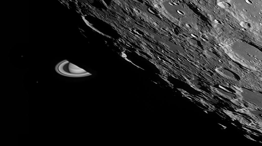 Some Moons are Close, and Some are Small and Far Away. Cette photo de l’occultation de Saturne par la Lune fait partie des finalistes de la catégorie. © Andy Casely, Insight Investment Astronomy Photographer of the Year