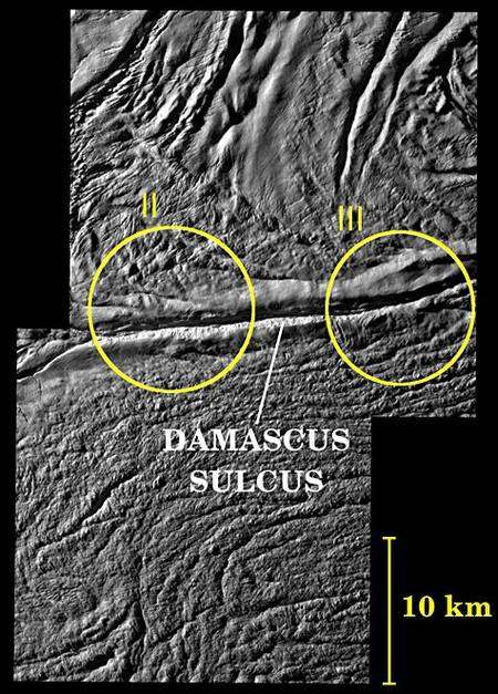 Mosaïque de deux images obtenue au moyen de la caméra à angle étroit de Cassini dans la région dite "The Arabian Night". Les cercles entourent les zones de jaillissement des geysers. Crédit : NASA/JPL/Space Science Institute.