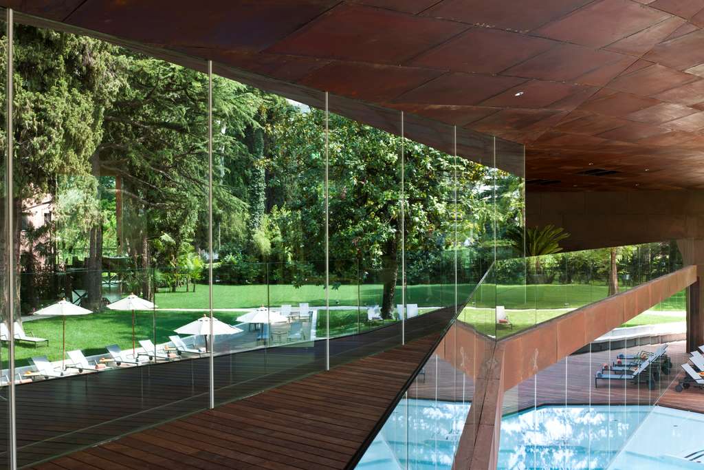 La piscine extérieure et le parc du Lido Palace La piscine extérieure et le parc du Lido Palace