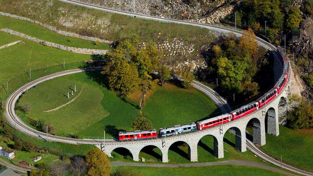 Le viaduc hélicoïdal de Brusio, une prouesse technique et architecturale Le viaduc hélicoïdal de Brusio, une prouesse technique et architecturale