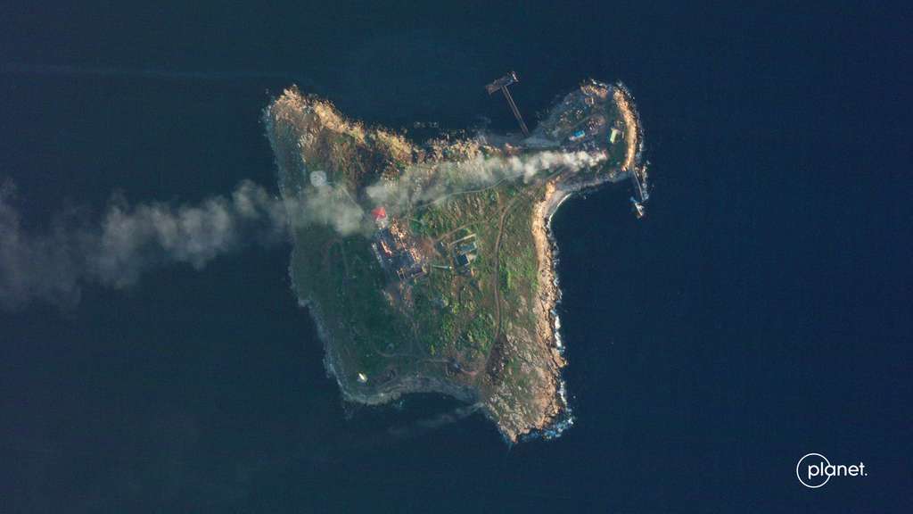 L'île aux Serpents, vue le 8 mai, avec de nouvelles destructions par rapport aux jours précédents. © 2022 Planet Labs PBC