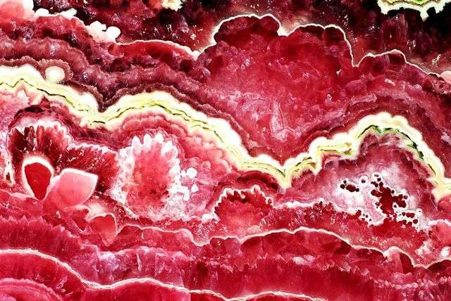 Rhodochrosite de Capillitas issue d'une stalactite Rhodochrosite de Capillitas issue d'une stalactite