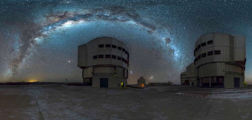 Le ciel étoilé au-dessus de l’observatoire du Cerro Paranal Le ciel étoilé au-dessus de l’observatoire du Cerro Paranal