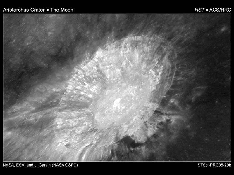 Vue rapprochée du cratère Aristarchus Vue rapprochée du cratère Aristarchus