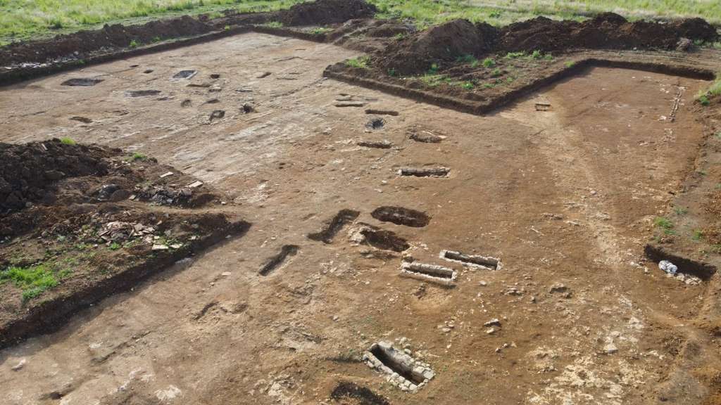 En fouillant sur 21 hectares, les archéologues ont exhumé 67 dépouilles, enterrées avec leurs bijoux durant l'Antiquité. © Soprintendenza Archeologia Belle Arti Paesaggio Etruria Meridionale