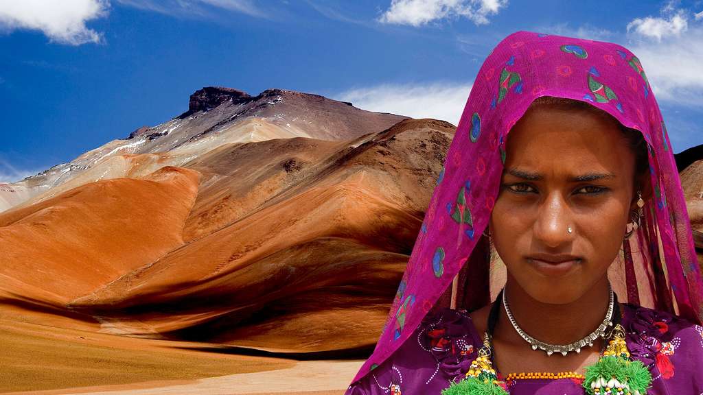 Une jeune musulmane chercheuse d’eau, dans le désert du Thar, en Inde Une jeune musulmane chercheuse d’eau, dans le désert du Thar, en Inde