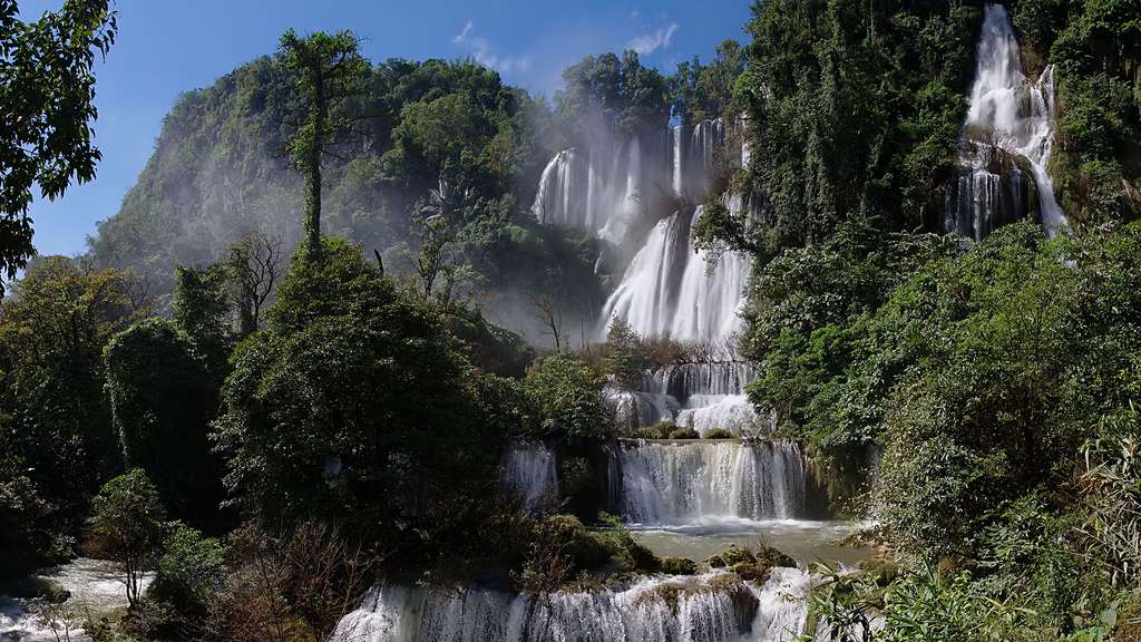 La cascade de Thi Lo Su en Thaïlande