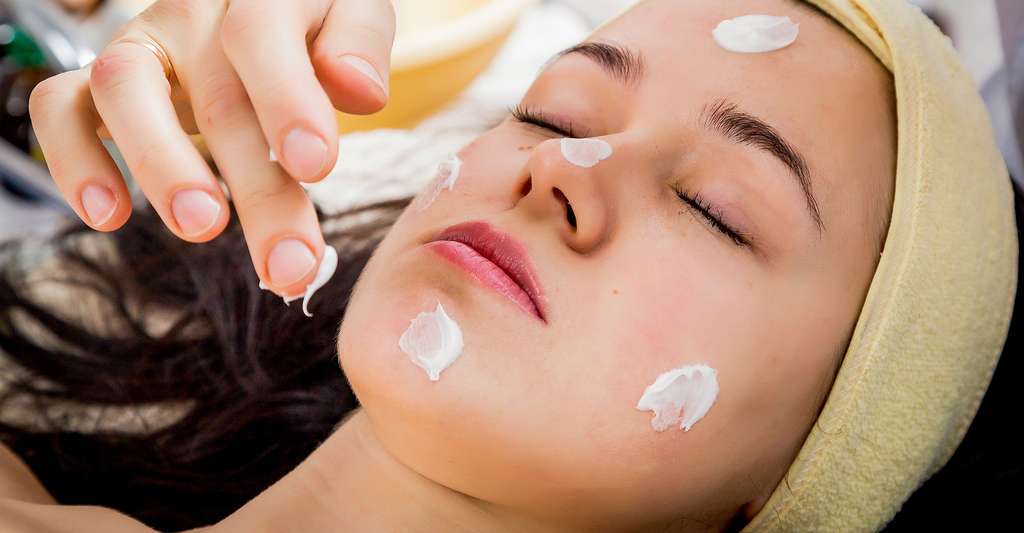 Le traitement de l'acné peut être local ou oral. © Alexander Lukatskiy, Shutterstock