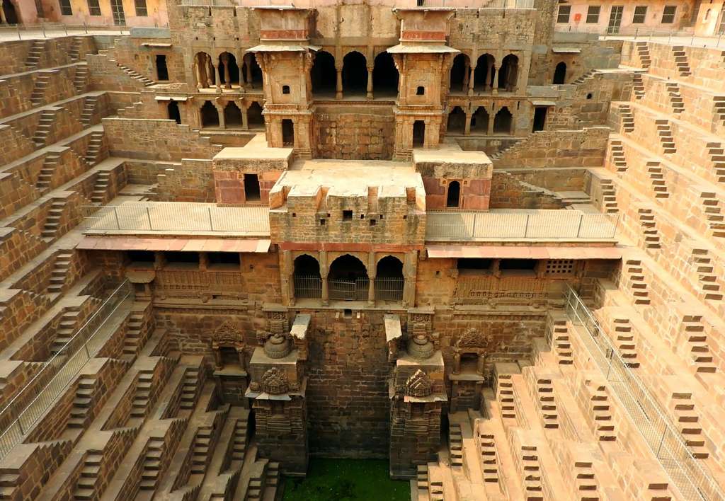 Le puits à degrés de Chand Baori, le plus profond d'Inde Le puits à degrés de Chand Baori, le plus profond d'Inde
