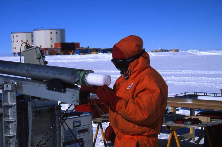 Extraction de carotte de neige Extraction de carotte de neige