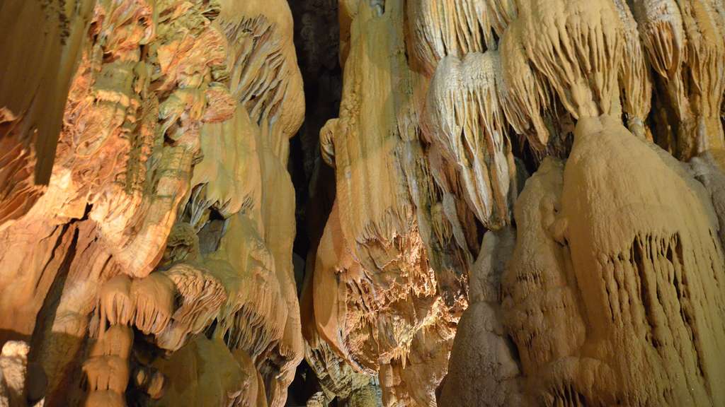 Le gouffre de Padirac et sa stalactite géante, la Grande Pendeloque Le gouffre de Padirac et sa stalactite géante, la Grande Pendeloque