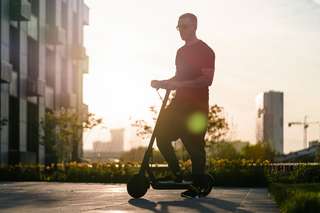 French Days : la trottinette électrique pliable Surpass Pro 2 passe sous la barre des 200 €