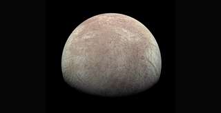Voici les premières images de la lune potentiellement habitable Europe survolée par la sonde Juno