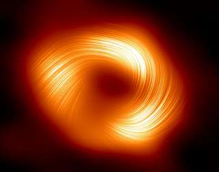 Les astronomes révèlent les champs magnétiques puissants du trou noir géant au cœur de la Voie lactée