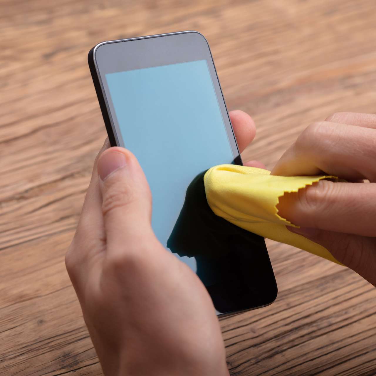 L'écran de votre smartphone est 3 fois plus sale qu'une cuvette de toilette,  selon une étude